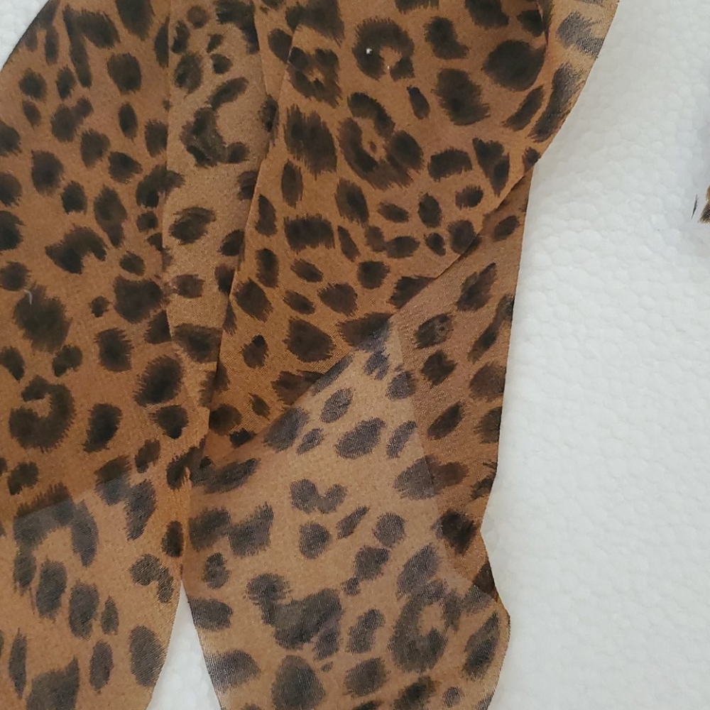 💜 2 /$22Set of 2 Scarf scrunchies Leopar… - Picture 3 of 7